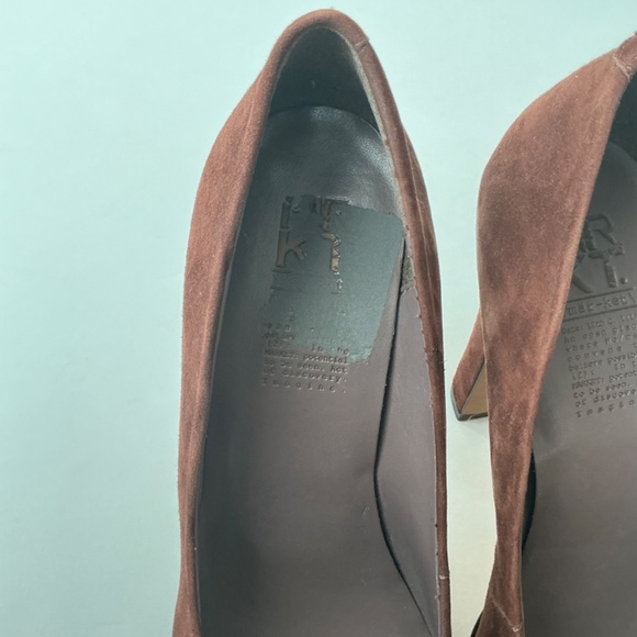 NWT MRKT Claire Chocolate Brown Faux Suede Heels with bow Size 9.5 - Picture 6 of 8